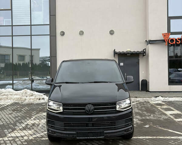 Черный Фольксваген Мультиван, объемом двигателя 2 л и пробегом 335 тыс. км за 30000 $, фото 1 на Automoto.ua