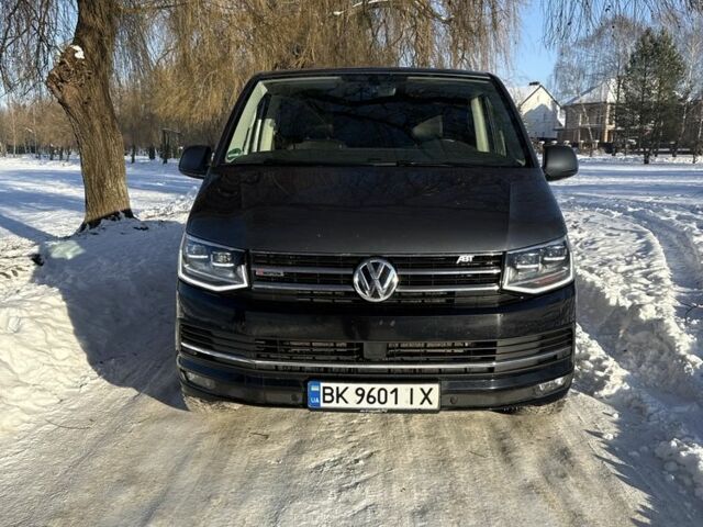 Черный Фольксваген Мультиван, объемом двигателя 2 л и пробегом 263 тыс. км за 39000 $, фото 1 на Automoto.ua