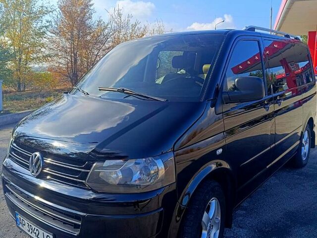 Черный Фольксваген Мультиван, объемом двигателя 3.2 л и пробегом 280 тыс. км за 15000 $, фото 1 на Automoto.ua