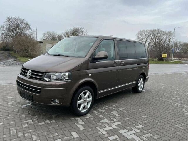 Коричневий Фольксваген Мультиван, об'ємом двигуна 2 л та пробігом 245 тис. км за 8000 $, фото 1 на Automoto.ua