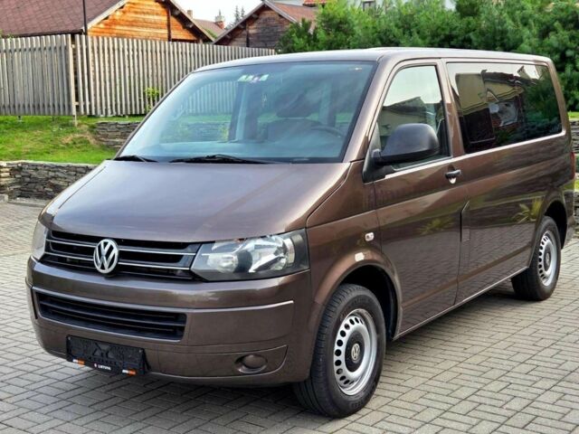 Коричневый Фольксваген Мультиван, объемом двигателя 2 л и пробегом 278 тыс. км за 8000 $, фото 1 на Automoto.ua