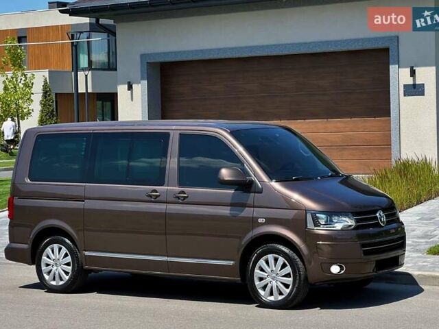 Коричневый Фольксваген Мультиван, объемом двигателя 1.97 л и пробегом 119 тыс. км за 34900 $, фото 1 на Automoto.ua