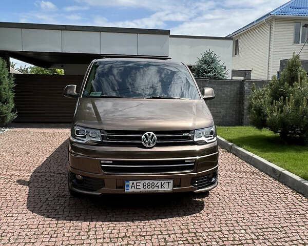 Коричневый Фольксваген Мультиван, объемом двигателя 2 л и пробегом 206 тыс. км за 35000 $, фото 1 на Automoto.ua
