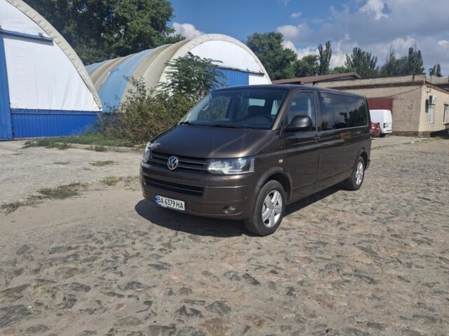 Коричневий Фольксваген Мультиван, об'ємом двигуна 2 л та пробігом 252 тис. км за 22000 $, фото 1 на Automoto.ua