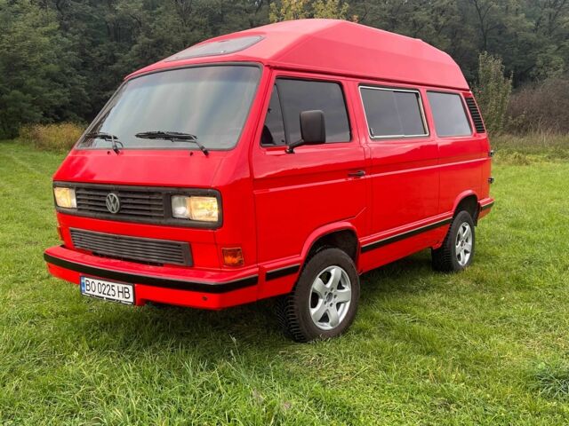 Красный Фольксваген Мультиван, объемом двигателя 1.6 л и пробегом 135 тыс. км за 16500 $, фото 1 на Automoto.ua