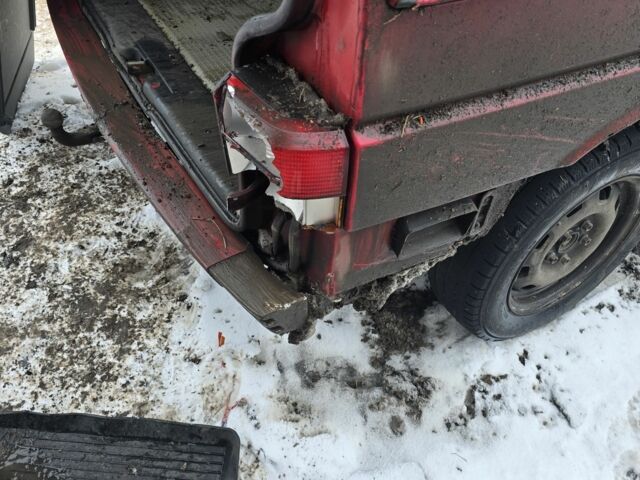 Красный Фольксваген Мультиван, объемом двигателя 2.4 л и пробегом 350 тыс. км за 2000 $, фото 1 на Automoto.ua