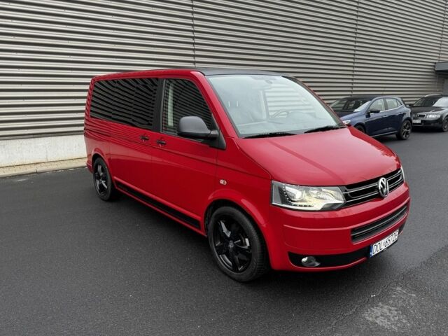 Червоний Фольксваген Мультиван, об'ємом двигуна 2 л та пробігом 203 тис. км за 8500 $, фото 1 на Automoto.ua