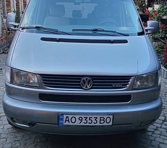 Сірий Фольксваген Мультиван, об'ємом двигуна 2.5 л та пробігом 326 тис. км за 11500 $, фото 1 на Automoto.ua