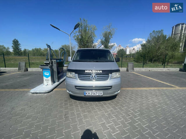 Сірий Фольксваген Мультиван, об'ємом двигуна 2.46 л та пробігом 360 тис. км за 8800 $, фото 1 на Automoto.ua
