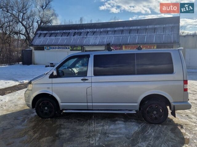 Серый Фольксваген Мультиван, объемом двигателя 2.46 л и пробегом 220 тыс. км за 8700 $, фото 1 на Automoto.ua