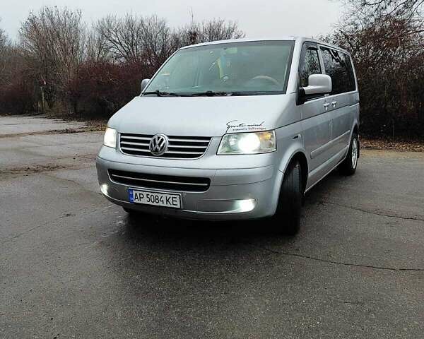 Серый Фольксваген Мультиван, объемом двигателя 2.46 л и пробегом 325 тыс. км за 12000 $, фото 1 на Automoto.ua