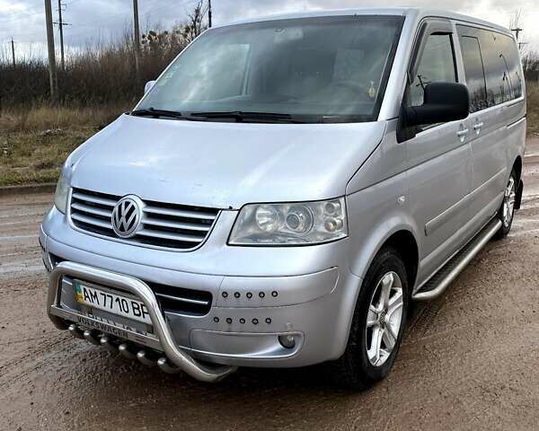 Серый Фольксваген Мультиван, объемом двигателя 2.46 л и пробегом 278 тыс. км за 10700 $, фото 1 на Automoto.ua