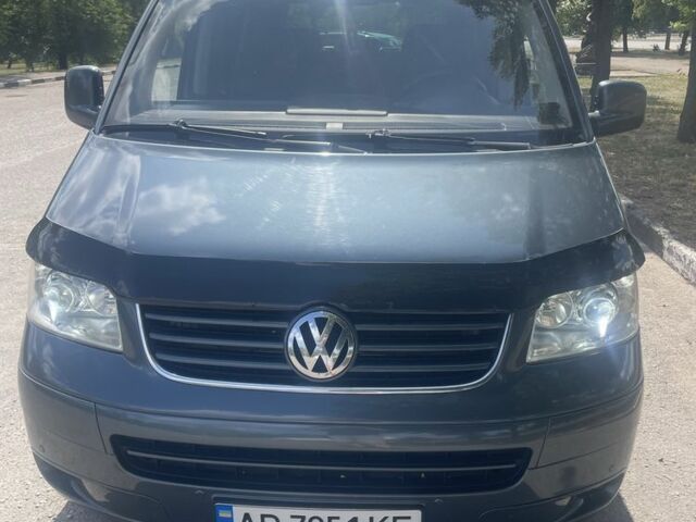 Серый Фольксваген Мультиван, объемом двигателя 2.5 л и пробегом 348 тыс. км за 11500 $, фото 1 на Automoto.ua