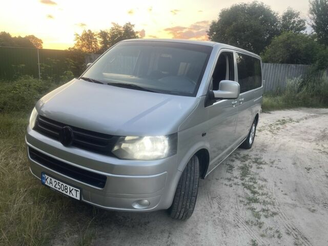 Сірий Фольксваген Мультиван, об'ємом двигуна 2.5 л та пробігом 500 тис. км за 10700 $, фото 1 на Automoto.ua