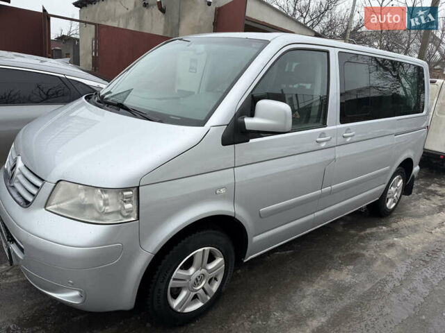 Серый Фольксваген Мультиван, объемом двигателя 2.46 л и пробегом 350 тыс. км за 14999 $, фото 1 на Automoto.ua