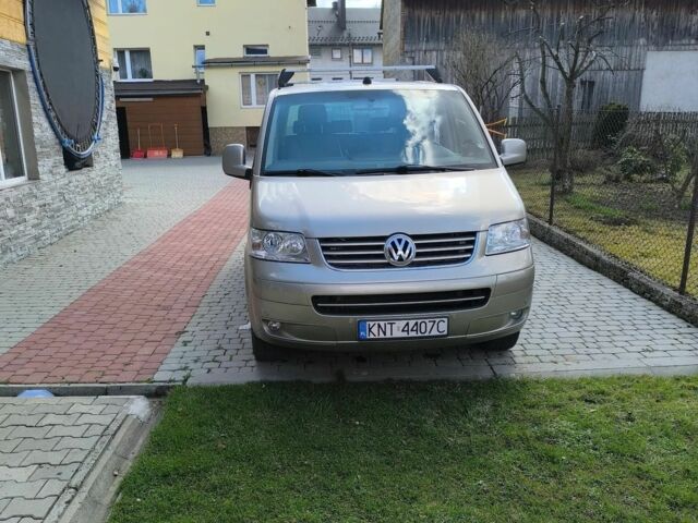 Серый Фольксваген Мультиван, объемом двигателя 2.5 л и пробегом 329 тыс. км за 3800 $, фото 1 на Automoto.ua