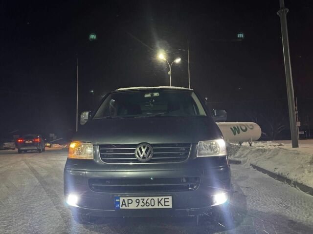 Сірий Фольксваген Мультиван, об'ємом двигуна 2.5 л та пробігом 320 тис. км за 11300 $, фото 1 на Automoto.ua