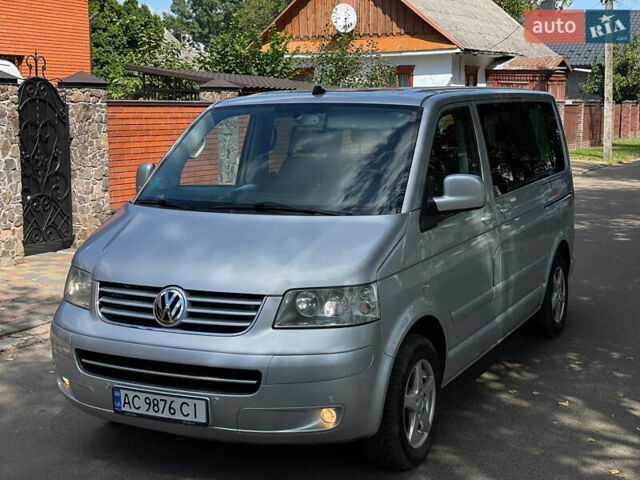 Сірий Фольксваген Мультиван, об'ємом двигуна 2.5 л та пробігом 390 тис. км за 14000 $, фото 1 на Automoto.ua