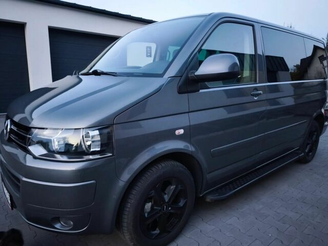 Сірий Фольксваген Мультиван, об'ємом двигуна 2 л та пробігом 212 тис. км за 8200 $, фото 1 на Automoto.ua