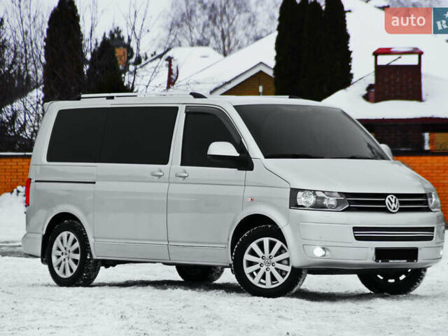 Сірий Фольксваген Мультиван, об'ємом двигуна 2 л та пробігом 152 тис. км за 25700 $, фото 1 на Automoto.ua