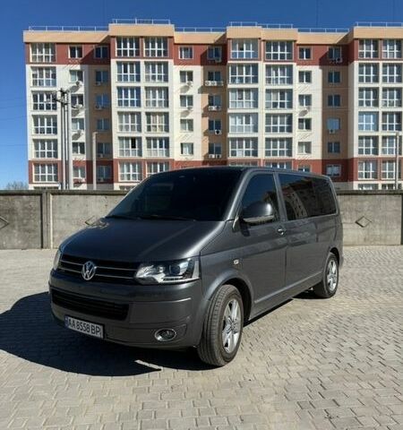Серый Фольксваген Мультиван, объемом двигателя 1.98 л и пробегом 318 тыс. км за 19000 $, фото 1 на Automoto.ua