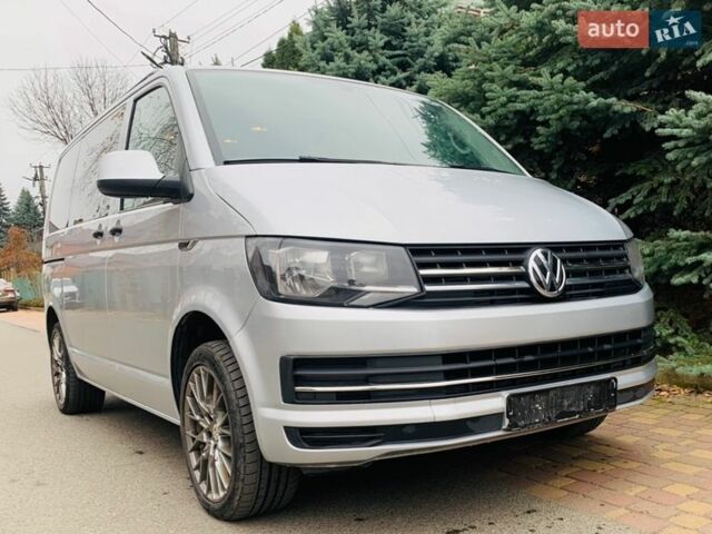 Серый Фольксваген Мультиван, объемом двигателя 2 л и пробегом 167 тыс. км за 31900 $, фото 1 на Automoto.ua