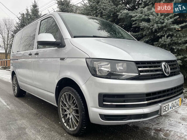 Серый Фольксваген Мультиван, объемом двигателя 2 л и пробегом 163 тыс. км за 32900 $, фото 1 на Automoto.ua