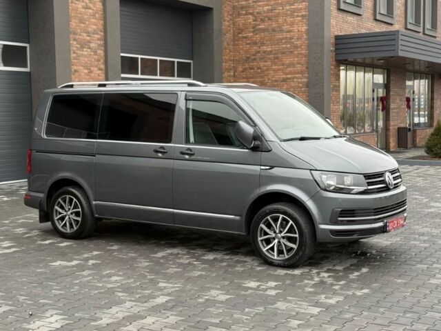 Серый Фольксваген Мультиван, объемом двигателя 2 л и пробегом 209 тыс. км за 27900 $, фото 1 на Automoto.ua