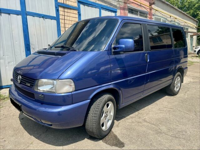 Синий Фольксваген Мультиван, объемом двигателя 2.5 л и пробегом 450 тыс. км за 5000 $, фото 1 на Automoto.ua