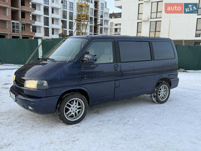 Синій Фольксваген Мультиван, об'ємом двигуна 2.5 л та пробігом 500 тис. км за 4250 $, фото 1 на Automoto.ua