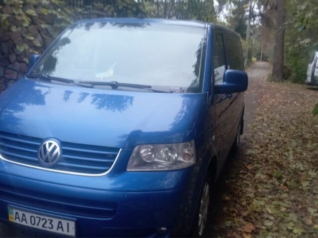 Синий Фольксваген Мультиван, объемом двигателя 2.5 л и пробегом 308 тыс. км за 25000 $, фото 1 на Automoto.ua