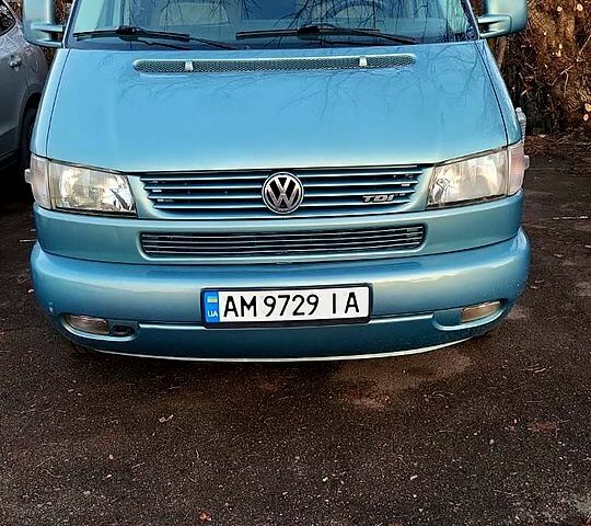 Синий Фольксваген Мультиван, объемом двигателя 2.5 л и пробегом 350 тыс. км за 9100 $, фото 1 на Automoto.ua