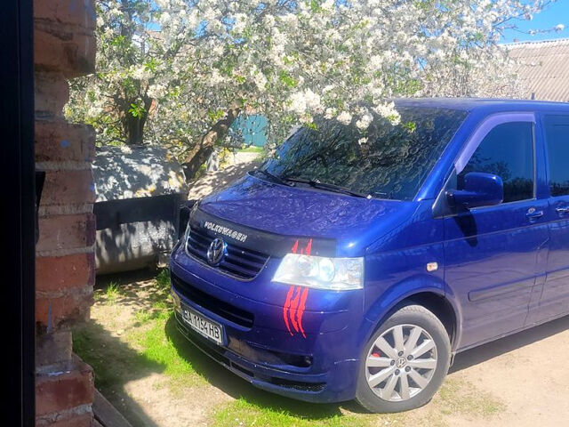 Синий Фольксваген Мультиван, объемом двигателя 2.5 л и пробегом 330 тыс. км за 12400 $, фото 1 на Automoto.ua