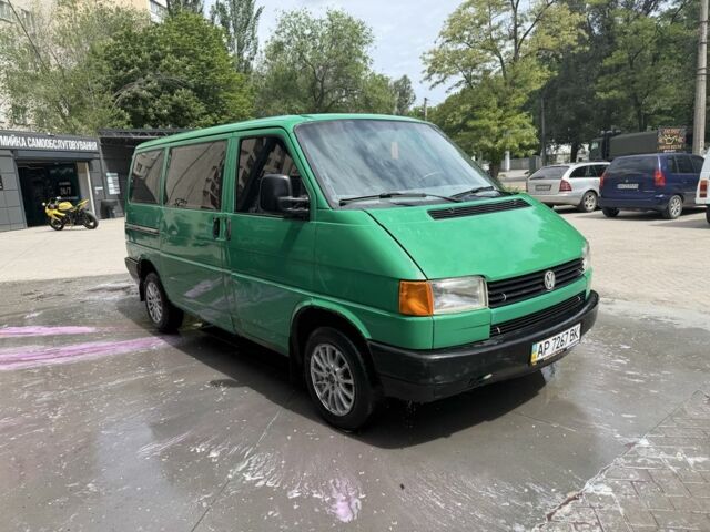 Зеленый Фольксваген Мультиван, объемом двигателя 1.9 л и пробегом 400 тыс. км за 4250 $, фото 1 на Automoto.ua