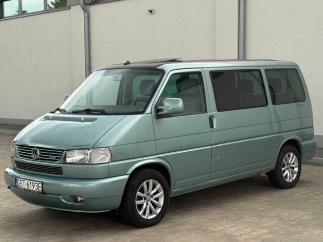 Зеленый Фольксваген Мультиван, объемом двигателя 2.5 л и пробегом 304 тыс. км за 3800 $, фото 1 на Automoto.ua