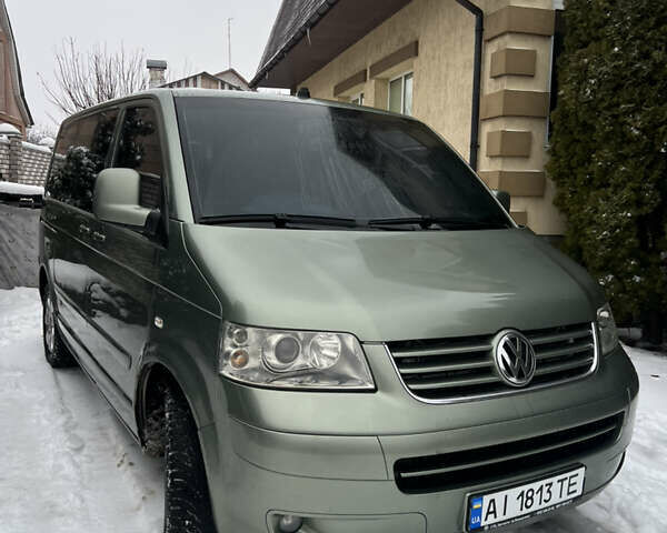 Зеленый Фольксваген Мультиван, объемом двигателя 2.46 л и пробегом 320 тыс. км за 10800 $, фото 1 на Automoto.ua
