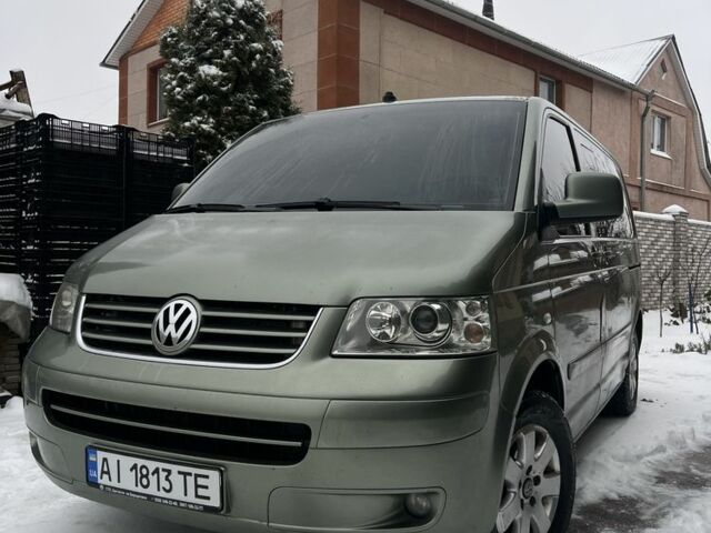 Зеленый Фольксваген Мультиван, объемом двигателя 2.5 л и пробегом 320 тыс. км за 10500 $, фото 1 на Automoto.ua