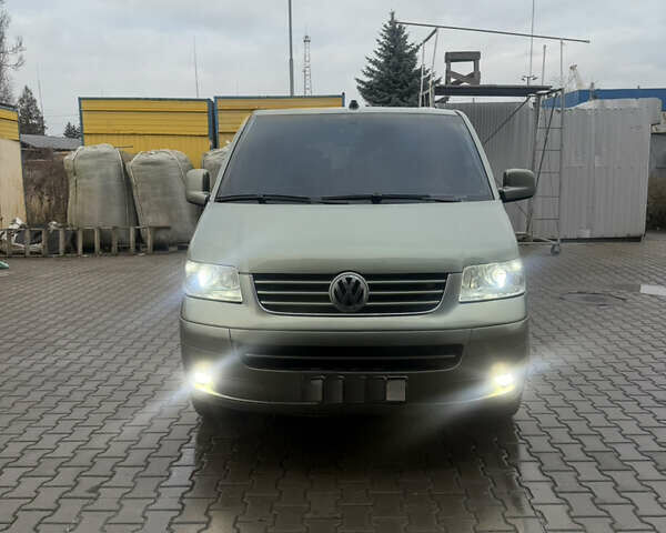 Зелений Фольксваген Мультиван, об'ємом двигуна 2.46 л та пробігом 320 тис. км за 11000 $, фото 1 на Automoto.ua