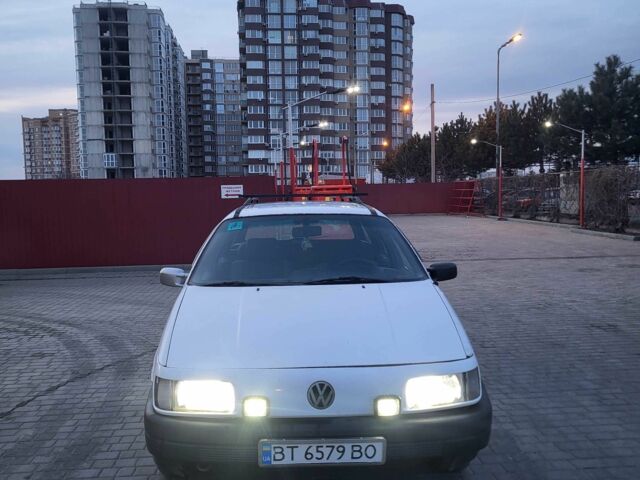 Белый Фольксваген Парати, объемом двигателя 1.6 л и пробегом 300 тыс. км за 1750 $, фото 1 на Automoto.ua