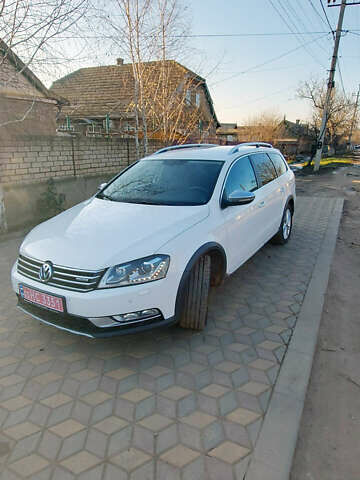 Белый Фольксваген Пассат Альтрак, объемом двигателя 2 л и пробегом 286 тыс. км за 12700 $, фото 1 на Automoto.ua