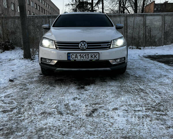 Белый Фольксваген Пассат Альтрак, объемом двигателя 2 л и пробегом 307 тыс. км за 14200 $, фото 1 на Automoto.ua
