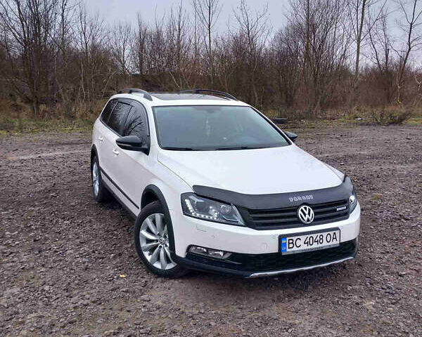 Белый Фольксваген Пассат Альтрак, объемом двигателя 2 л и пробегом 337 тыс. км за 13300 $, фото 1 на Automoto.ua