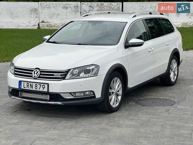 Белый Фольксваген Пассат Альтрак, объемом двигателя 2 л и пробегом 310 тыс. км за 11200 $, фото 1 на Automoto.ua