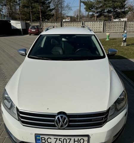 Белый Фольксваген Пассат Альтрак, объемом двигателя 2 л и пробегом 244 тыс. км за 12500 $, фото 1 на Automoto.ua