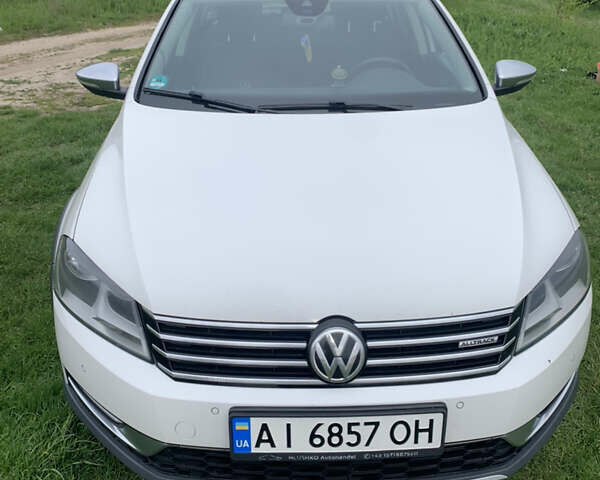 Белый Фольксваген Пассат Альтрак, объемом двигателя 2 л и пробегом 285 тыс. км за 14500 $, фото 1 на Automoto.ua