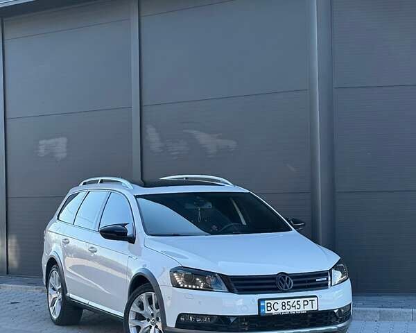 Белый Фольксваген Пассат Альтрак, объемом двигателя 2 л и пробегом 243 тыс. км за 14200 $, фото 1 на Automoto.ua