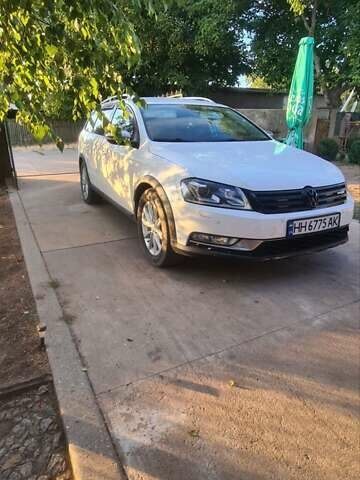 Белый Фольксваген Пассат Альтрак, объемом двигателя 1.97 л и пробегом 199 тыс. км за 12500 $, фото 1 на Automoto.ua