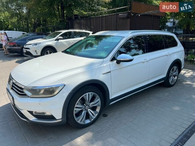 Білий Фольксваген Пассат Альтрак, об'ємом двигуна 2 л та пробігом 295 тис. км за 16900 $, фото 1 на Automoto.ua