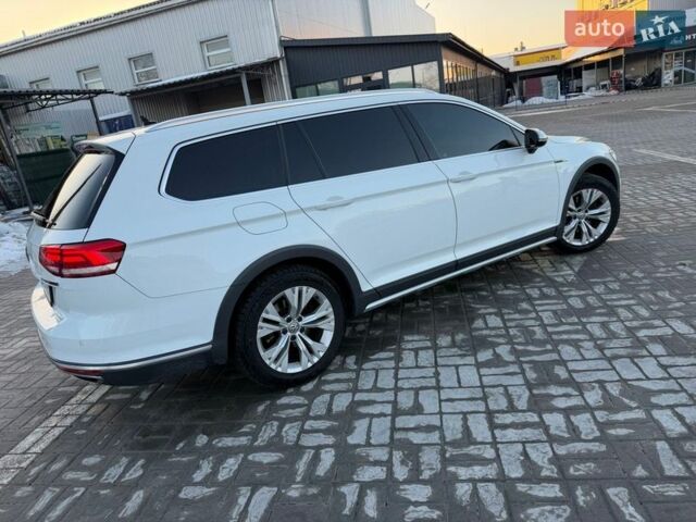 Білий Фольксваген Пассат Альтрак, об'ємом двигуна 2 л та пробігом 295 тис. км за 16500 $, фото 1 на Automoto.ua