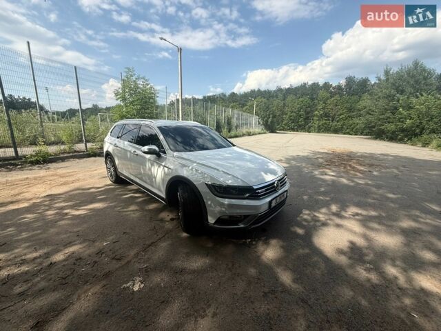 Білий Фольксваген Пассат Альтрак, об'ємом двигуна 2 л та пробігом 270 тис. км за 16200 $, фото 1 на Automoto.ua